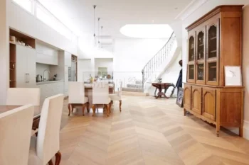 Dub CHEVRON - bílý olej