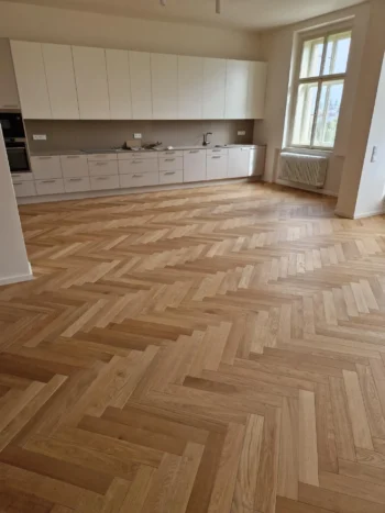 Dub natur stromeček