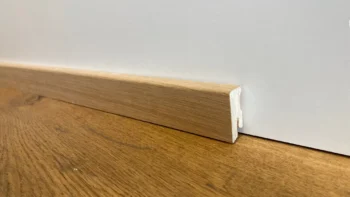 Lišta CUBE 630 Dub výška 4 cm - surová